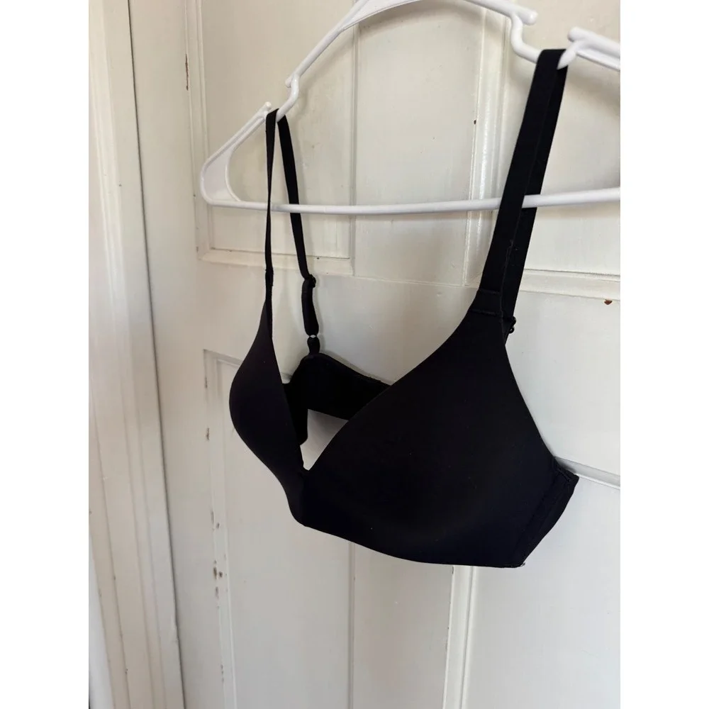 Wacoal black Comfort First wireless bra 856339 size 32B